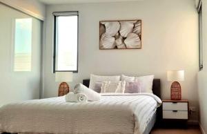 Postel nebo postele na pokoji v ubytování Nova Apartment Mooloolaba Beach