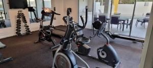 Fitness centrum a/nebo fitness zařízení v ubytování Nova Apartment Mooloolaba Beach