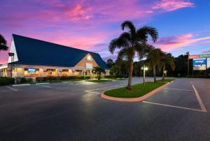 Gallery image of HomeTowne Studios by Red Roof Vero Beach - I-95 in Vero Beach