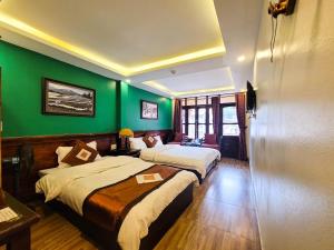 Postel nebo postele na pokoji v ubytování Nguyễn Hùng Hotel Sapa + 17 fotografií