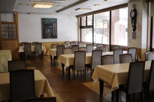 弟子屈町にあるKKRかわゆのダイニングルーム(テーブル、椅子付)