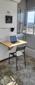 Televízia a/alebo spoločenská miestnosť v ubytovaní Estudio II Loft, La Pineda, Salou, playa, Port Aventura
