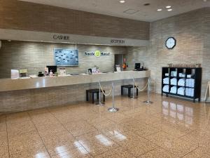 a store with a counter and a counter sidx sidx sidx sidxasteryasteryasteryastery at Smile Hotel Yonago in Yonago