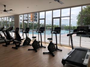 Fitness centrum a/nebo fitness zařízení v ubytování Adiniz KLIA Suite - Free Wi-Fi