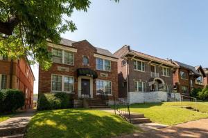 a large brick house with a lawn in front of it at Cozy 1-bedroom apartment with free parking in Saint Louis