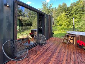 Balkón nebo terasa v ubytování Reborn Cabins