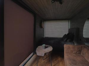 Posezení v ubytování Reborn Cabins