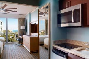 Postel nebo postele na pokoji v ubytování The Ritz-Carlton Key Biscayne, Miami