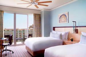 Postel nebo postele na pokoji v ubytování The Ritz-Carlton Key Biscayne, Miami