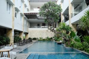 Bazén v ubytování Crystalkuta Hotel - Bali nebo v jeho okolí