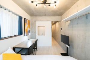 a bedroom with a desk and a bed in a room at Ferio Kamata II in Tokyo
