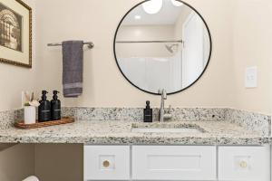 Φωτογραφία από το άλμπουμ του New! Comfy 1BR Upper Flat near Downtown Roseville σε Roseville +14 φωτογραφίες