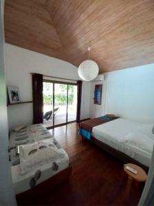 Moorea Temae Villa walking dist beach and golf客房内的一张或多张床位