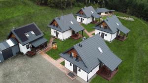 an overhead view of a group of houses with roofs at Panskiemisie Domki Całoroczne sauna jacuzzi in Wetlina