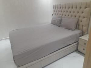Een bed of bedden in een kamer bij Appartement Wow