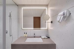 Lemon Tree Hotel, Rajkot的一间浴室