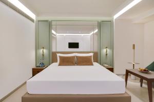 Lemon Tree Hotel, Rajkot客房内的一张或多张床位