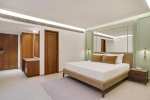 Lemon Tree Hotel, Rajkot客房内的一张或多张床位