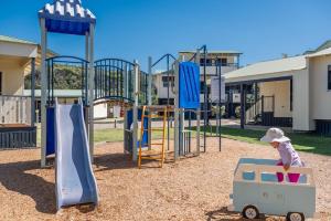 Children's play area sa E.V. - Eurong Beach Villa