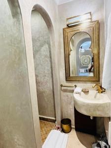 Kylpyhuone majoituspaikassa Riad Oasissime