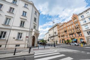 a city street with buildings and a crosswalk at Premium Apart Varsovia Alice 2 in Warsaw