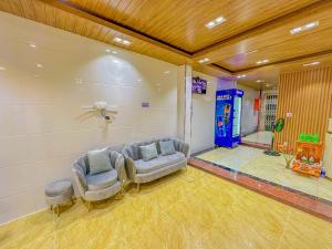 Posezení v ubytování NHÂN TÂY 2 HOTELs