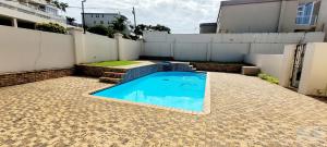 a swimming pool in the middle of a backyard at Luxury 4 bedroom apartment in Margate