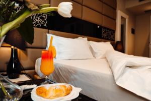Postel nebo postele na pokoji v ubytování Senator Hotel