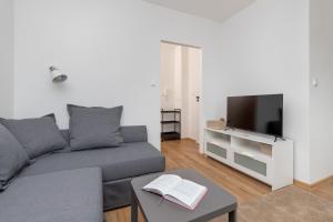 Area tempat duduk di Norwida Studio with Balcony Overlooking the Sea Gdynia by Renters