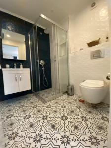 A bathroom at Marina Hotel Bodrum