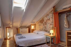 Postel nebo postele na pokoji v ubytování Mansarda al Castello