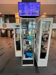 a display case in a shopping mall with a display case at D'Wharf Hotel & Serviced Residence in Port Dickson