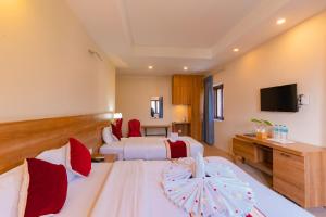 TV a/nebo společenská místnost v ubytování Siddhartha Resort, Chisapani