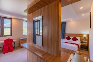 Letto o letti in una camera di Siddhartha Resort, Chisapani