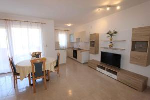 Kuchyňa alebo kuchynka v ubytovaní Apartment in Silo/Insel Krk 13582 + 21 fotografií