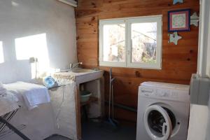 Ένα ή περισσότερα κρεβάτια σε δωμάτιο στο Estaque Cozy nest with a magical view of the sea