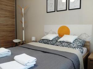 a bedroom with a bed with towels on it at Apartament Nadstawna klimatyzowany in Biłgoraj