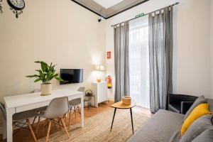 a living room with a white table and a couch at Chamberi - Quiet flat, ideal for families CAS in Madrid