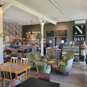 Posezení v ubytování Nygården B&B Hälsingegård