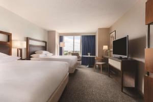 Postel nebo postele na pokoji v ubytování Hyatt Regency Wichita