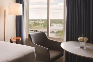 Postel nebo postele na pokoji v ubytování Hyatt Regency Wichita