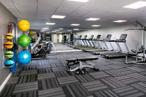 Fitness centrum a/nebo fitness zařízení v ubytování Hyatt Regency Wichita