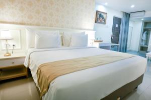 Vuode tai vuoteita majoituspaikassa The Cube Hotel Malioboro, Azana Hotels Collection