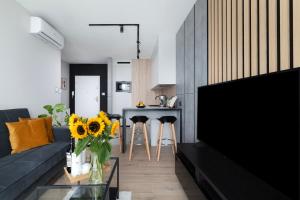 a living room with a couch and a table at EASY RENT Apartments - Kompozytorów Polskich 51, Free Parking, 24h Check-in in Lublin