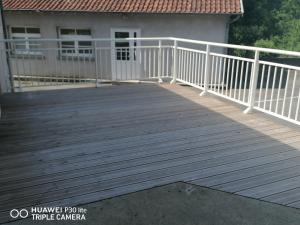 Un balcón o terraza de Gite d'Etape de Chirac