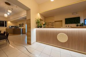 TV a/nebo společenská místnost v ubytování Hotel La Pineta