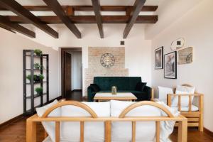 a living room with a couch and a table at EASY RENT Apartments - Okopowa, Centrum 24h Check-in in Lublin