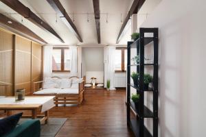 a living room with a couch and a table at EASY RENT Apartments - Okopowa, Centrum 24h Check-in in Lublin