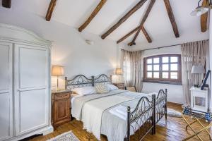 a bedroom with a bed and a dresser and a window at Vila Aryana With Pool - Happy Rentals in Sveti Lovreč Pazenatički