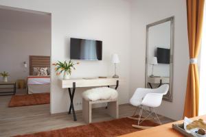 a living room with a desk and a mirror at Villa Millennium in Balatonalmádi